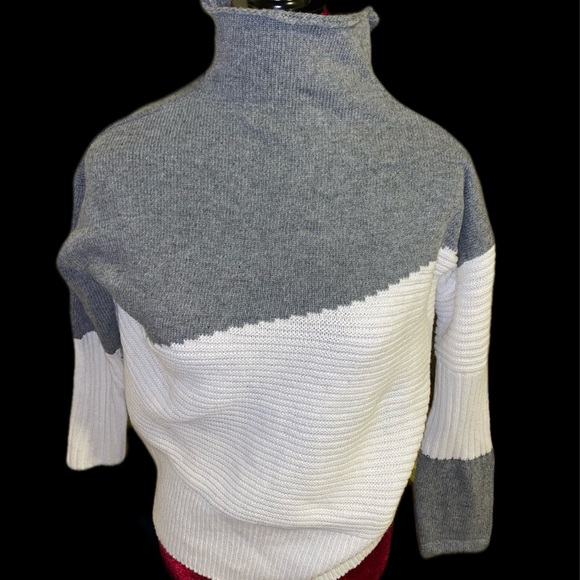 Gray & Creme Color Block Sweater (M) new - Picture 2 of 3